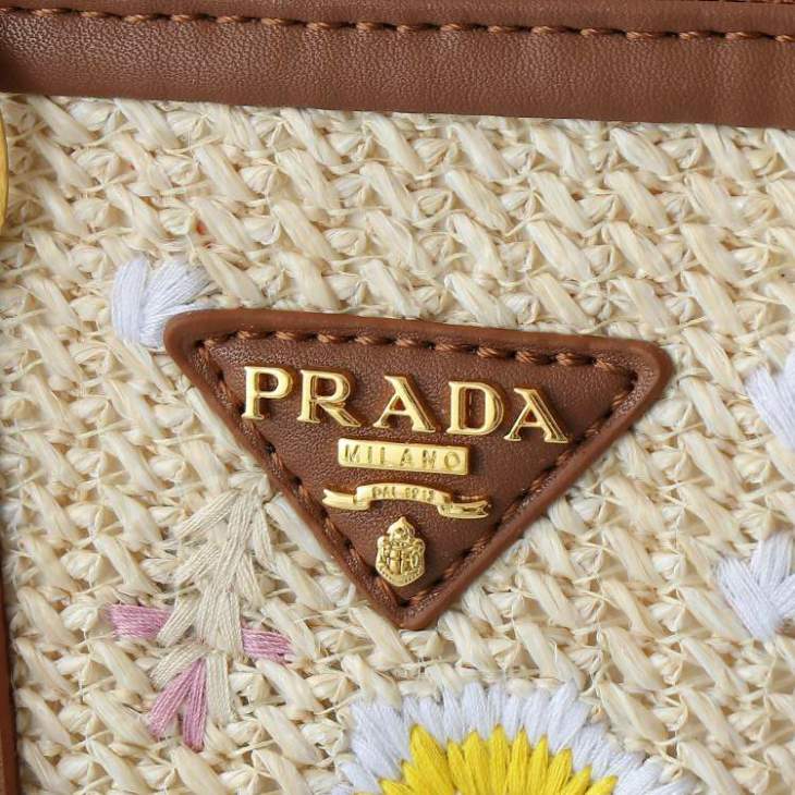 Picture of Prada Handbags _SKUfw187784023fw